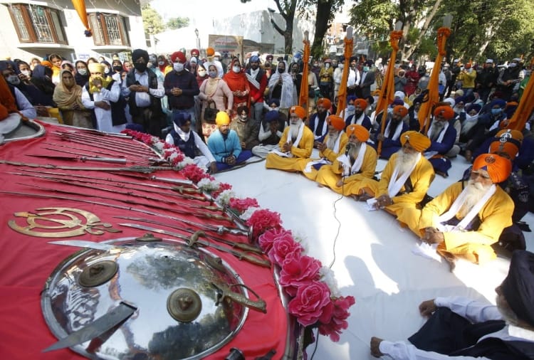 Chandigarh News in Hindi: Nagar Kirtan in Chandigarh, See the photos