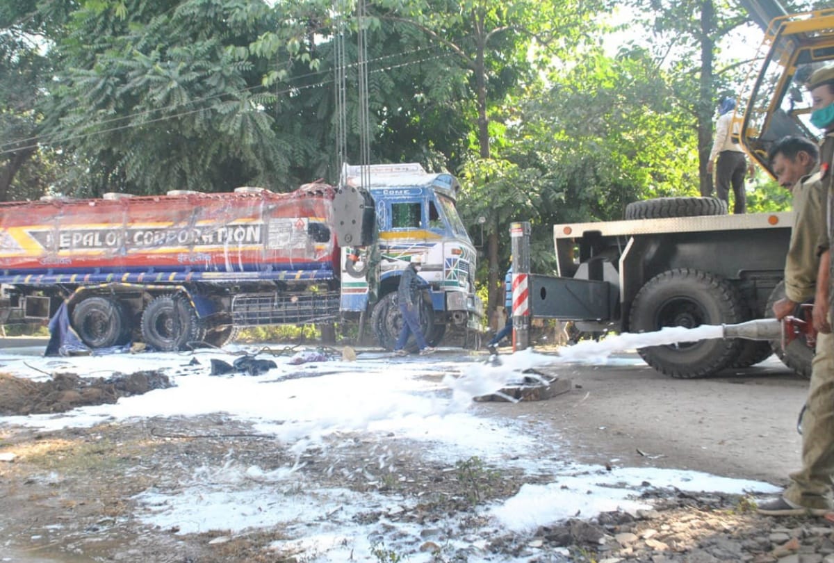 petrol tanker overturned in gorakhpur
