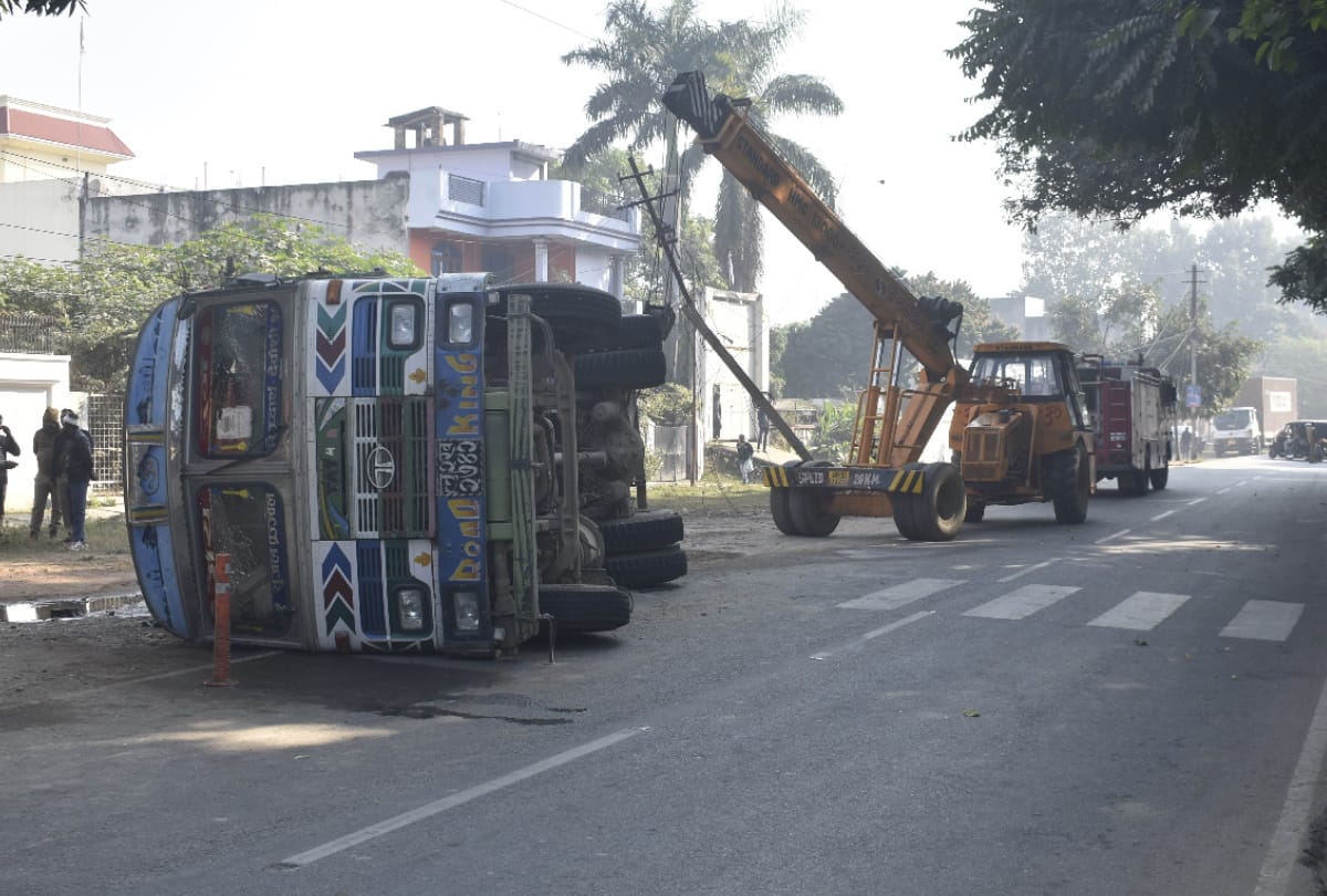 petrol tanker overturned in gorakhpur