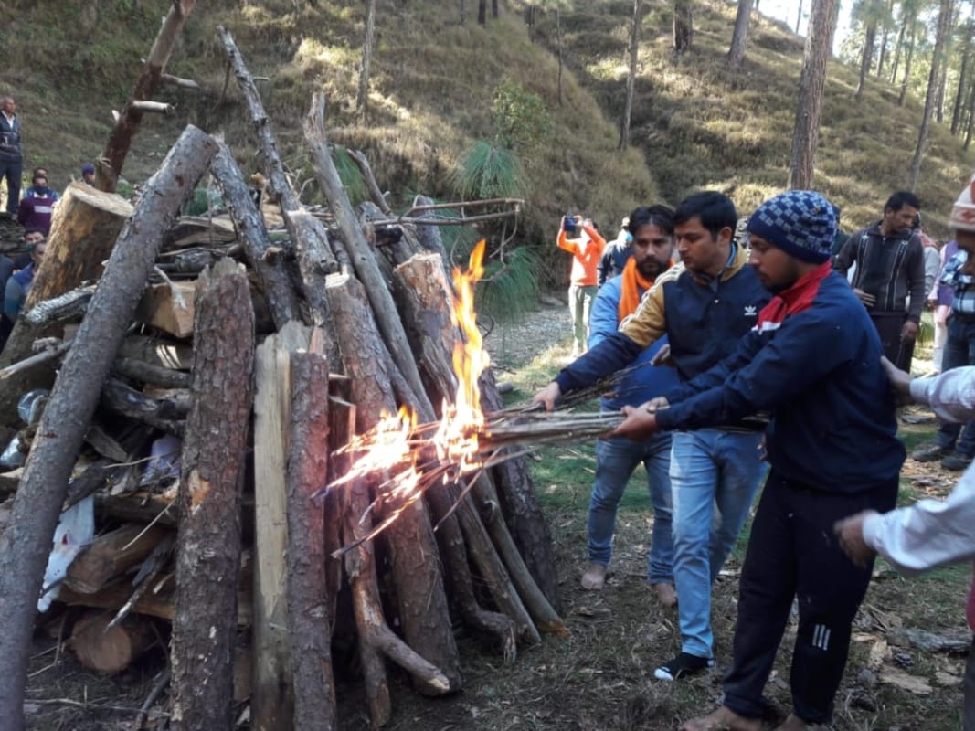 LAC Ceasefire Violation: Martyr Subedar swatantra singh cremation today photos