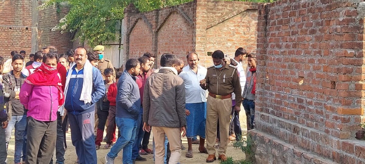 Youth killed attack on head going to his friend home in mirzapur up