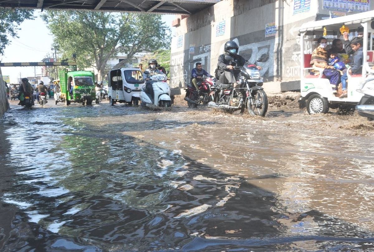 people troubled due to waterlogging in the culvert on tehsil road agra