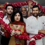 पति रामविलास और बेटे चिराग के साथ रीना पासवान (फाइल फोटो)