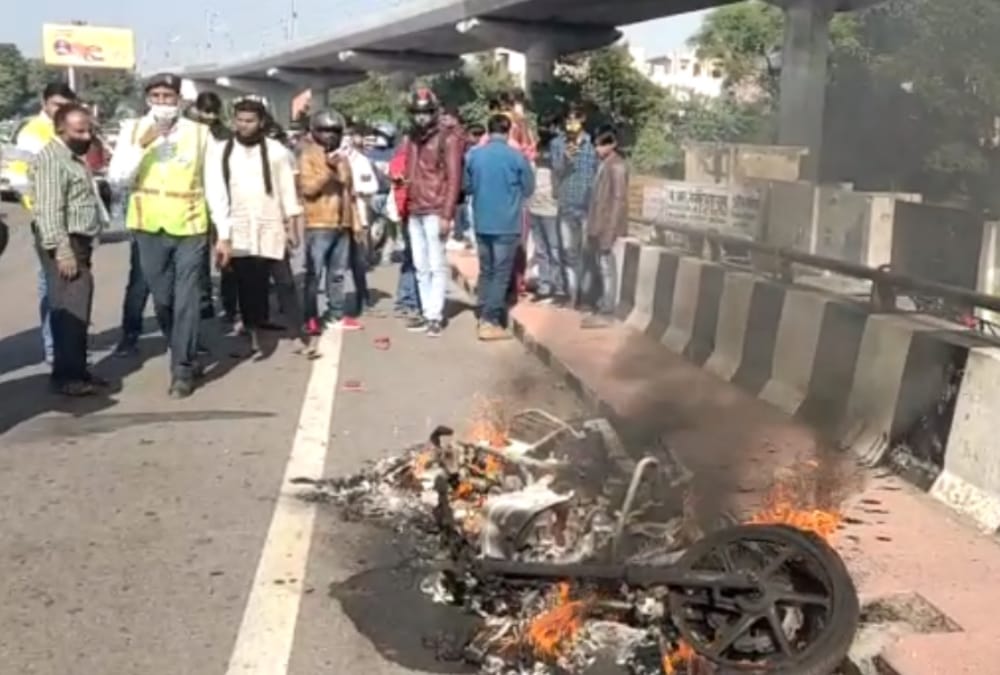 Two injured in an accident in Gajipur in Lucknow.