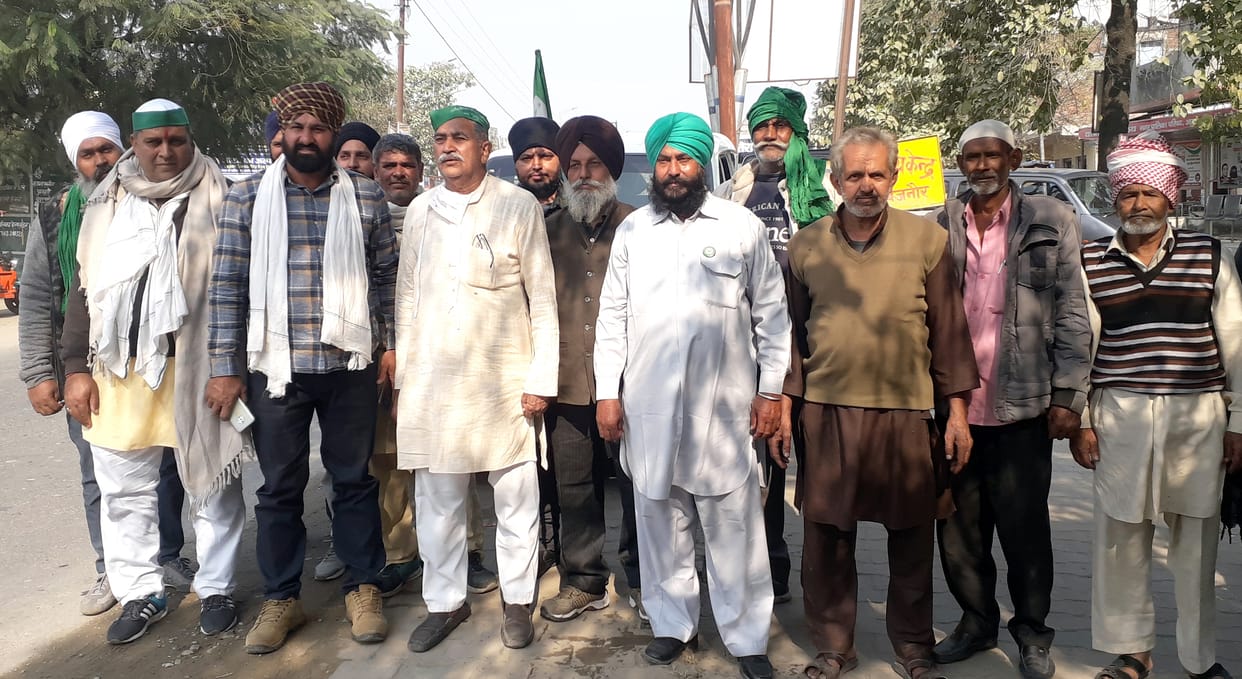 A team of farmers left for Delhi