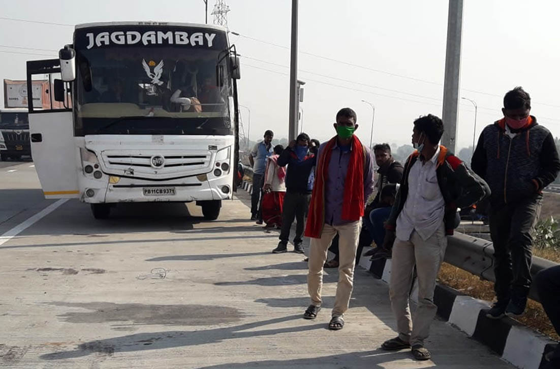 Bus collides with dividers due to steering failure on EPE