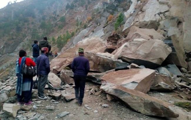 holi road closed due to landslide at kharamukh chamba
