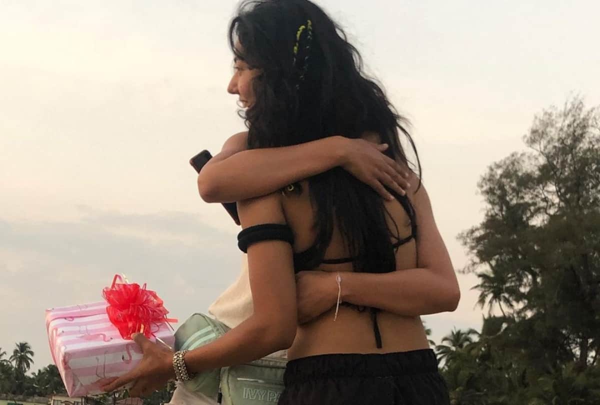disha patani share photos with glamorous bold sister khushboo patani on her birthday