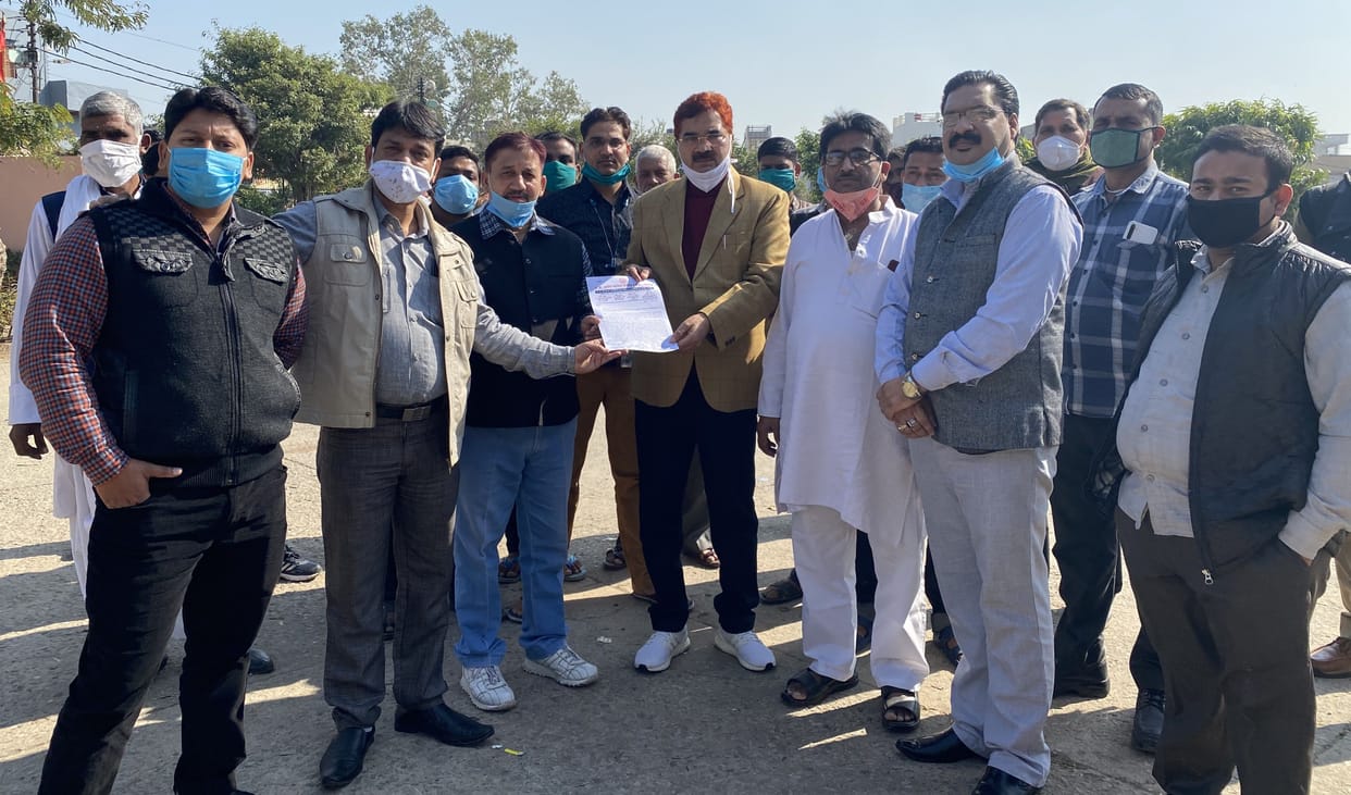 Hathras: Memorandum submitted to former minister against Chief Food Safety Officer