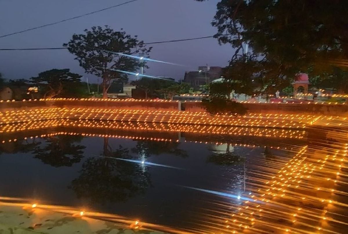 Giriraj ji Temple Parikrama On Kartik Purnima 2020