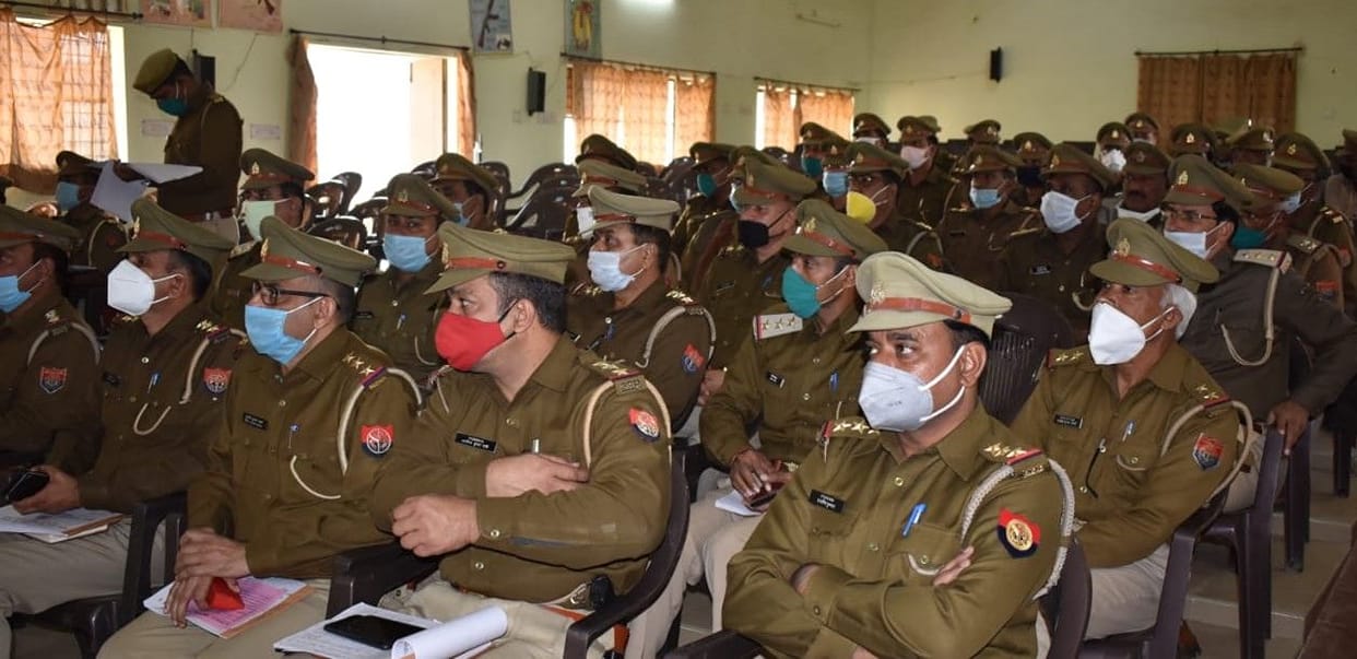 Hathras: Chanted for peaceful elections to police personnel