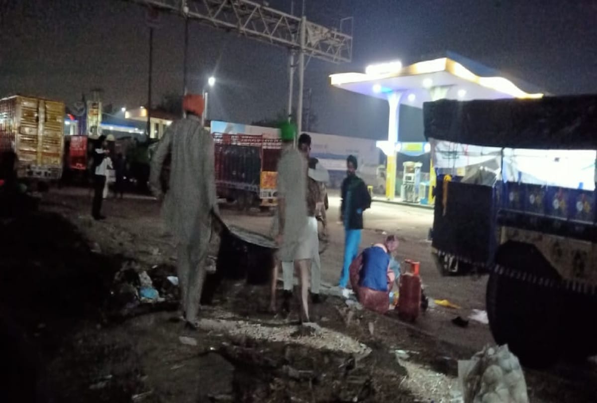 farmers protest on Delhi haryana Border leads to spread of garbages and wastes in nearby places