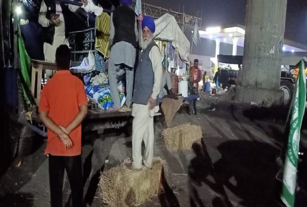 farmers protest on Delhi haryana Border leads to spread of garbages and wastes in nearby places
