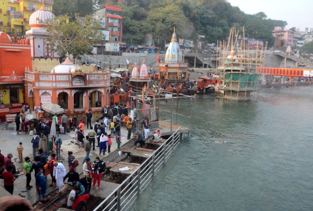 Kartik Purnima 2020: Haridwar Police put Barricades on har ki pauri and Other Ghat, Traffic jam on Highway Photos