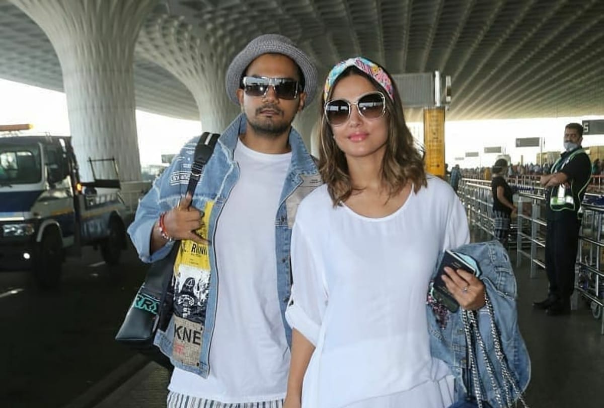 hina khan latest airport look in blue top with cream palazzo fails impress the fashion lover