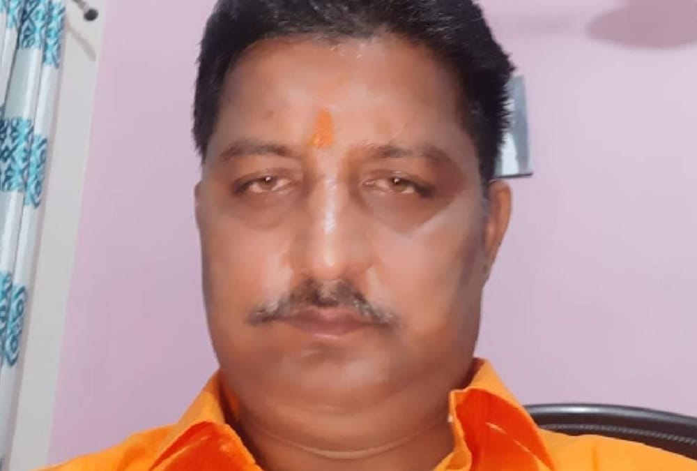 Policeman died in an accident in near Mohan road in Lucknow.
