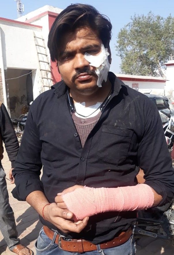 Hathras: Intruded into a shop, beaten and threatened to die