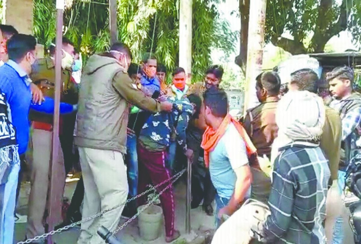 mob beat the young man in front of the police alleges love jihad in firozabad