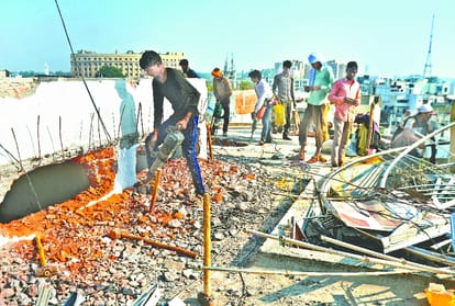 Lucknow: LDA breaks illegal construction of Dragon Mall on holiday, no relief from High Court