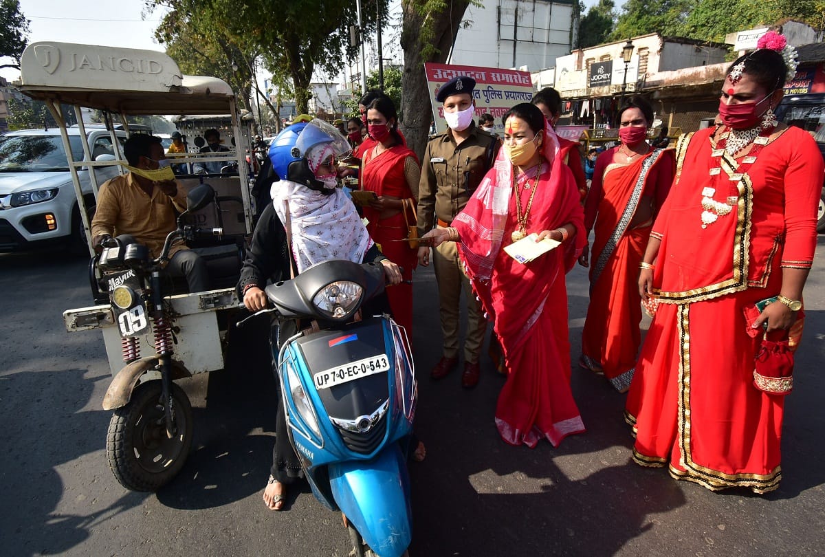 Eunuchs fold their hands, appeal to people - apply masks