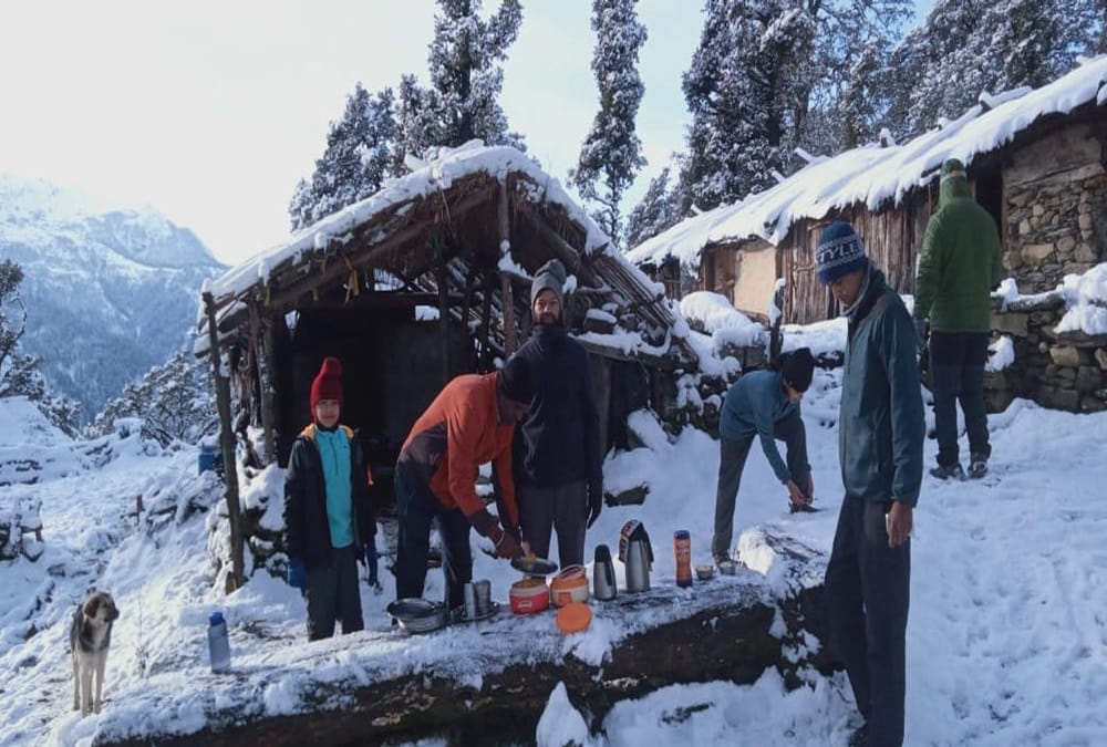 Uttarakhand Weather Latest News: Awesome Visuals of Auli for snowfall, Advance Booking for New Year Celebration