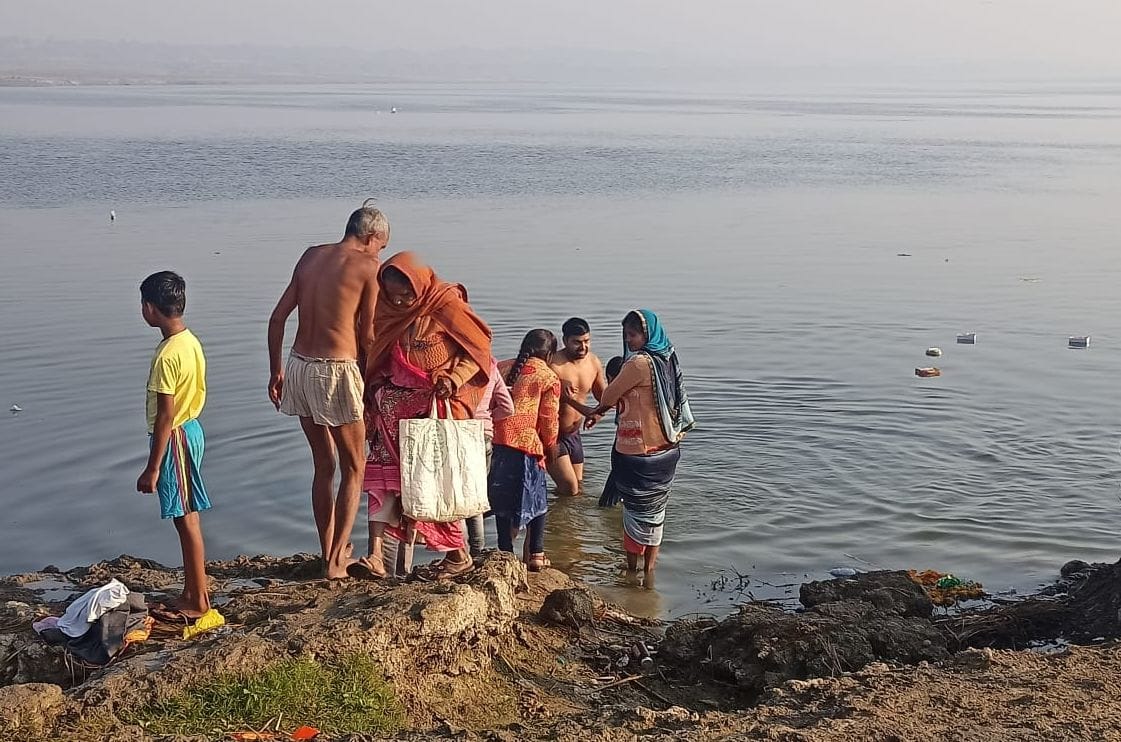 Hundreds of devotees took a dip in the Panchanda Kund on Kartik Purnima