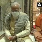 काशी विश्वनाथ मंदिर में पीएम मोदी ने किया दर्शन-पूजन, साथ में सीएम योगी।