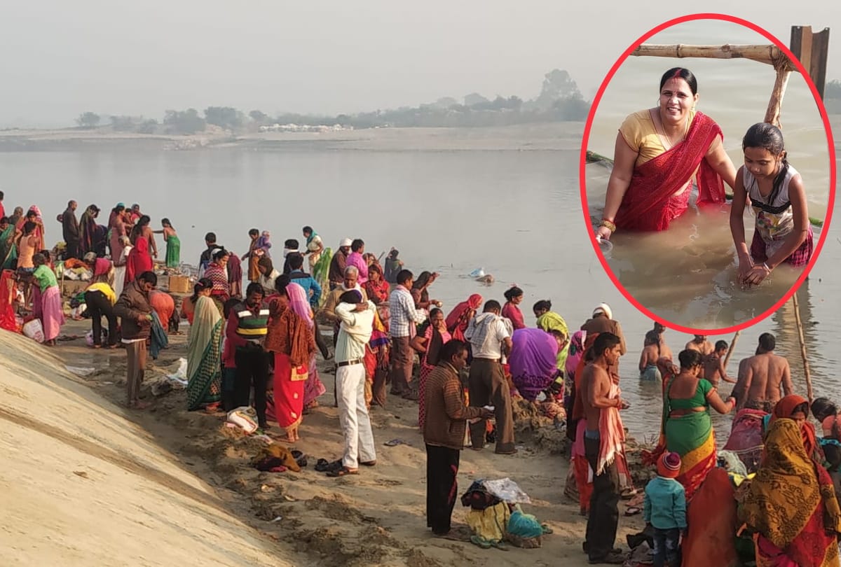 Kartik Purnima 2020 Devotees rapti river Snan photos Dev Diwali celebration today