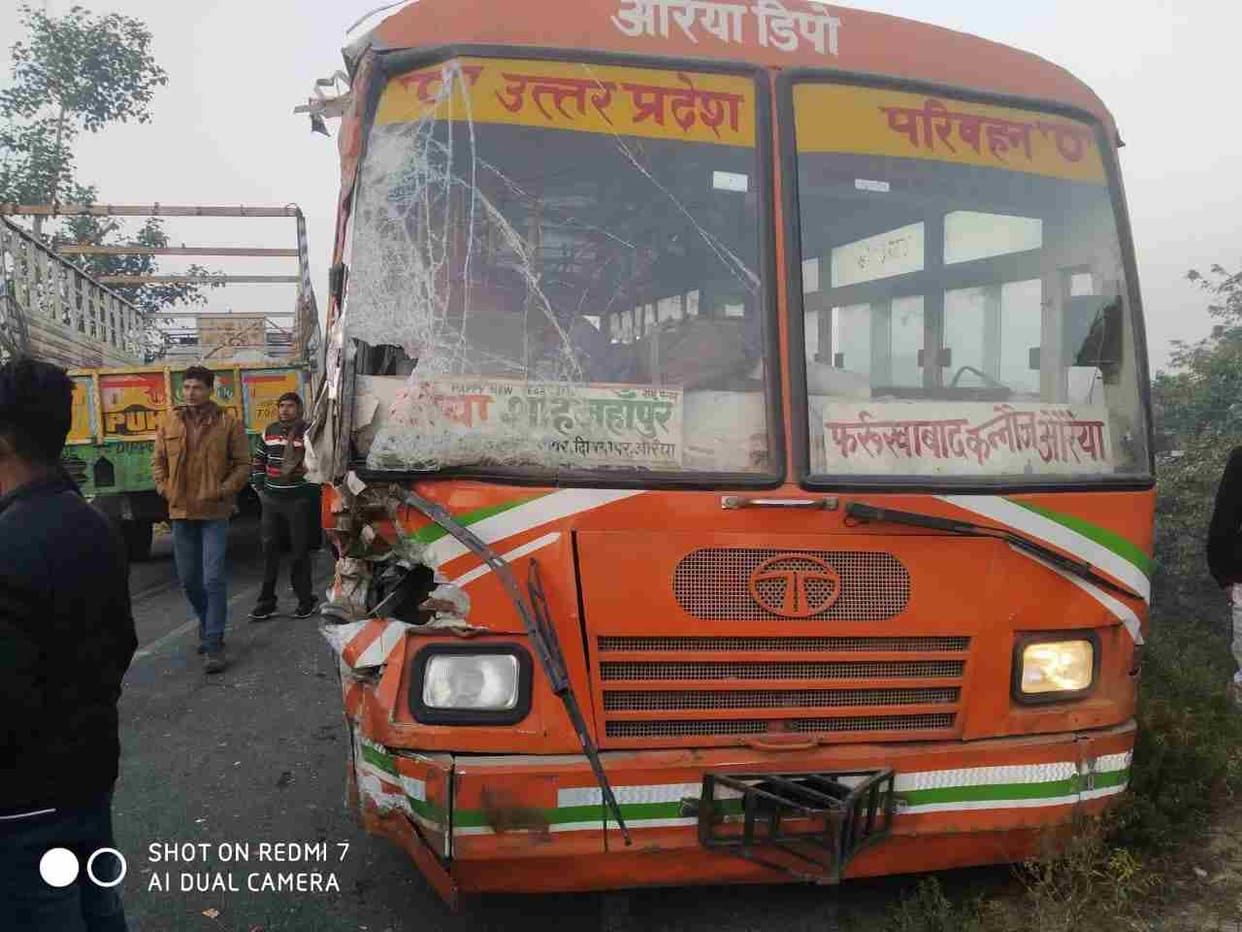 Uncontrolled DCM collided with roadways bus, accident averted