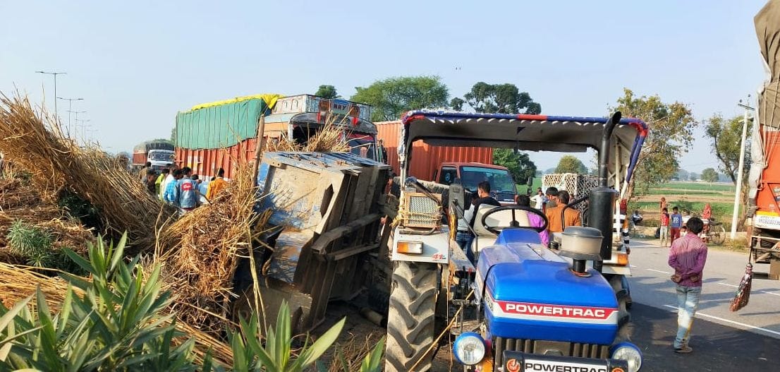 Tractor injured in truck collision on Kanpur-Agra highway