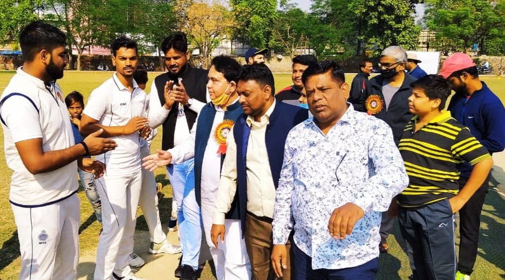 Kanpur defeated Gorakhpur by one run in cricket competition
