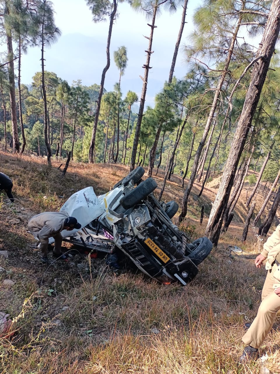 uttarakhand news: taxi accident in almora kasar devi