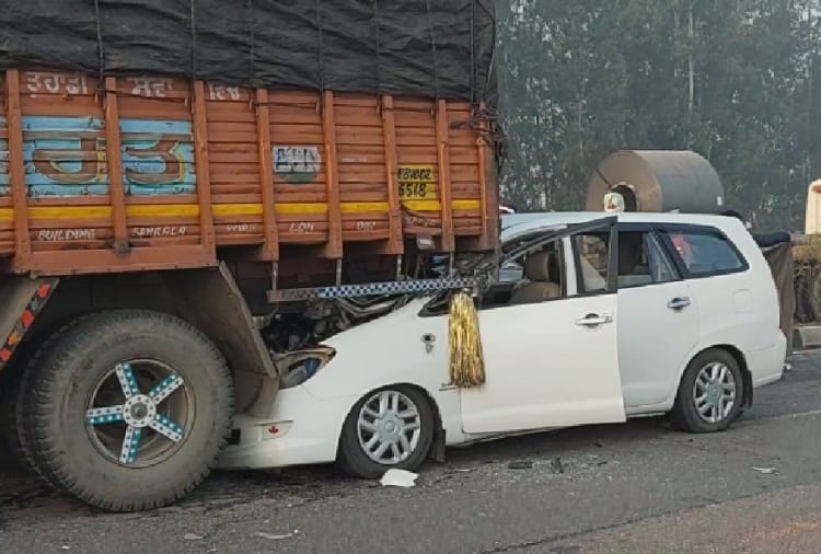 Many cars are damaged due to Fire breaks out in Garbage dump