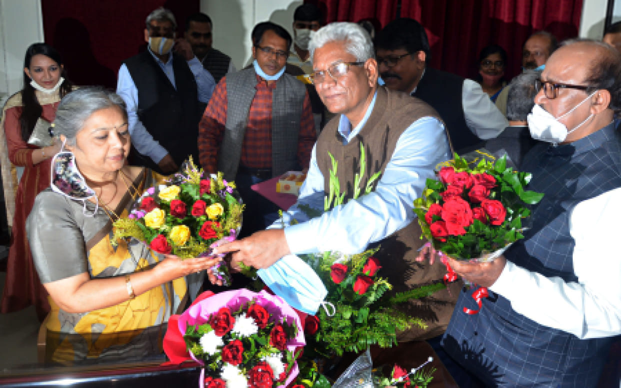 Congratulations to all sections of society including DM, Auta President to au's new VC