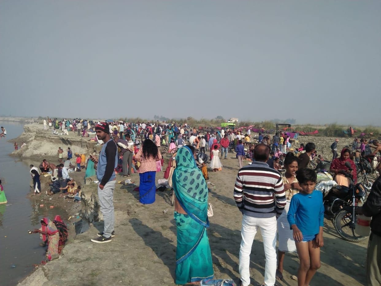people bath in saryu river