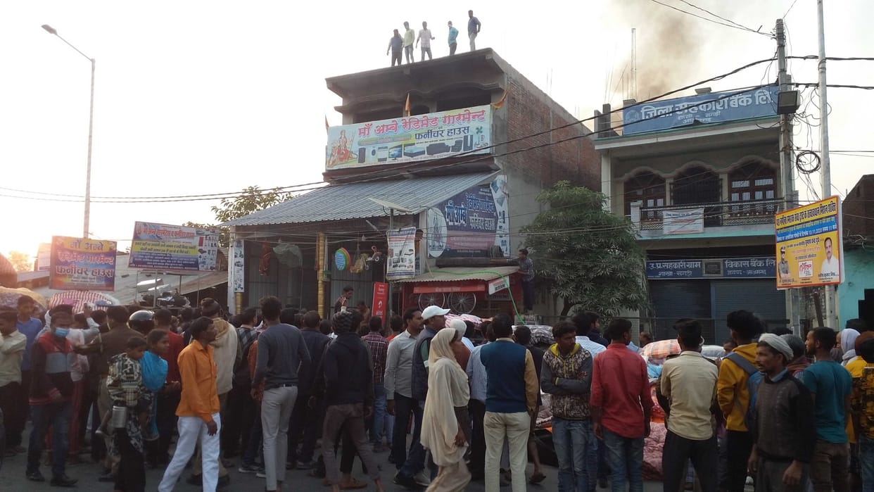 Fire caused by short circuit, burning millions of goods