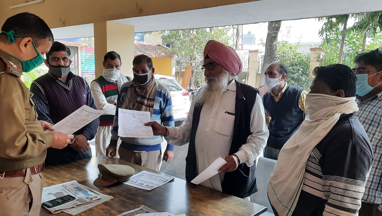 Angry small traders submitted memorandum on Monday weekly market