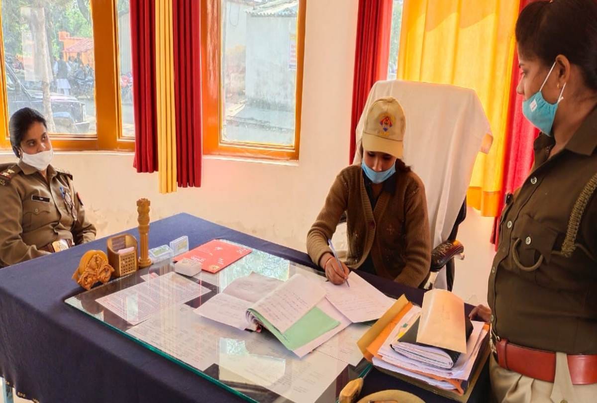 10th class student aanchal became SHO In bahraich for one day