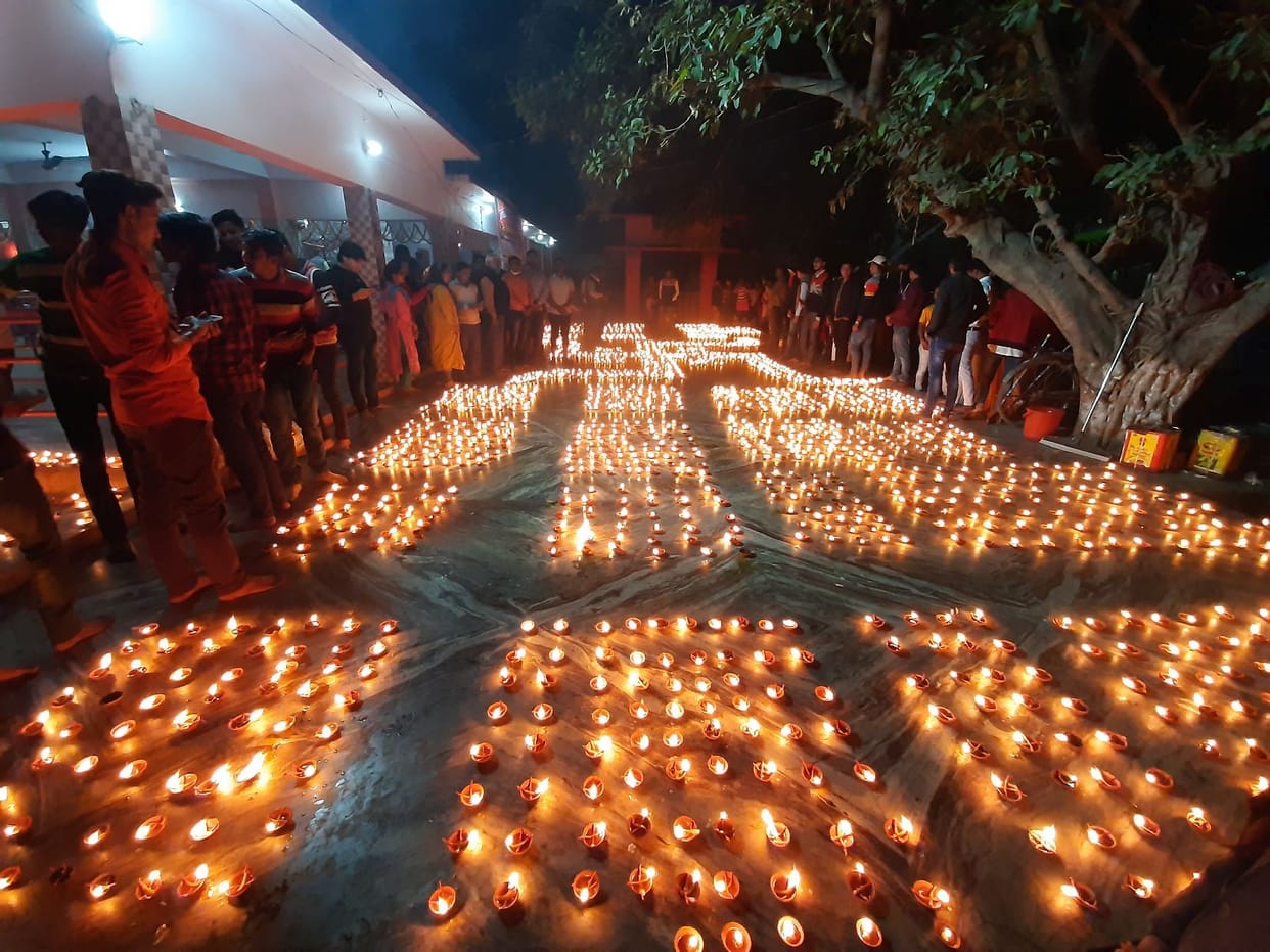 The coast of Saryu illuminated by 4100 lamps