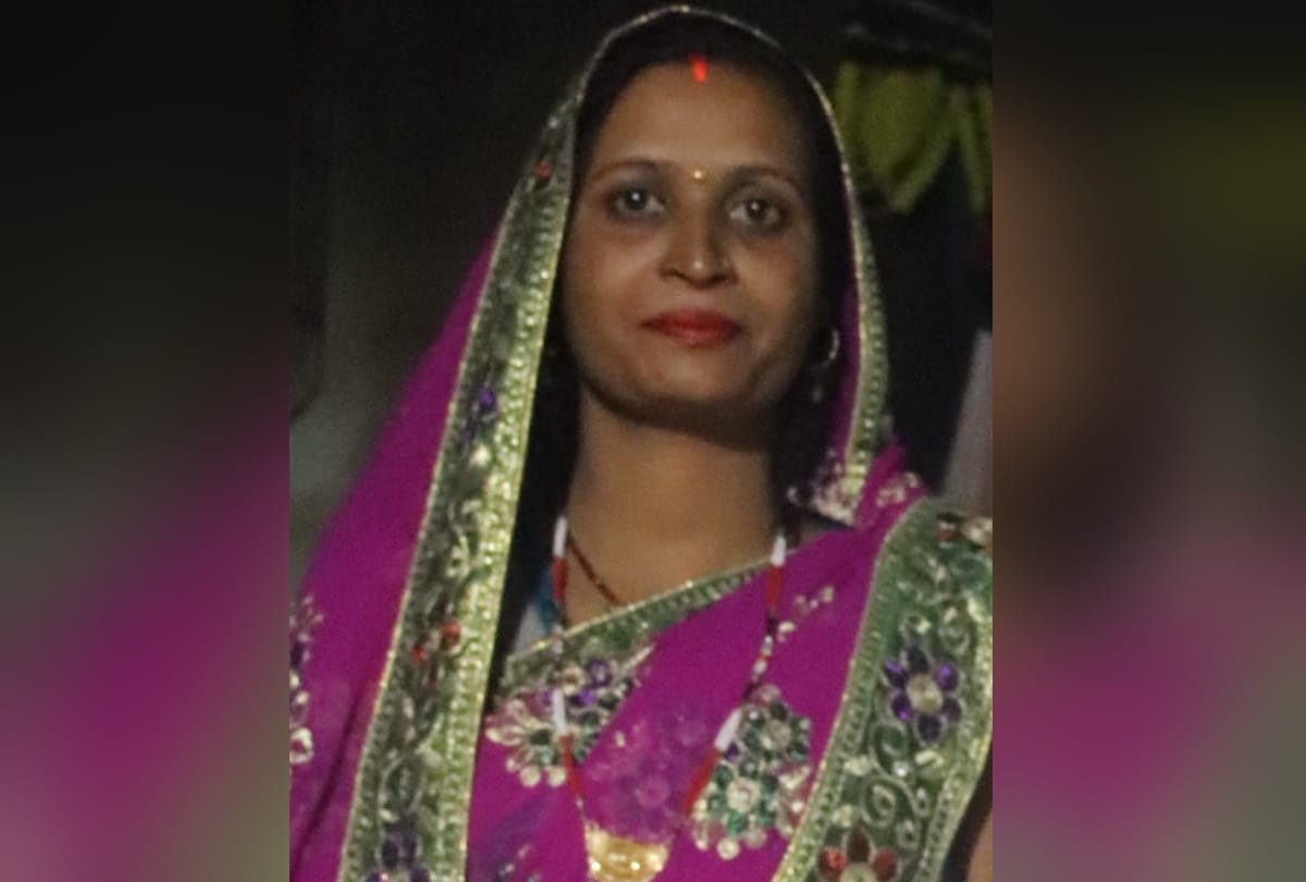 Woman died in road accident during go to river for Karthik Purnima Snan