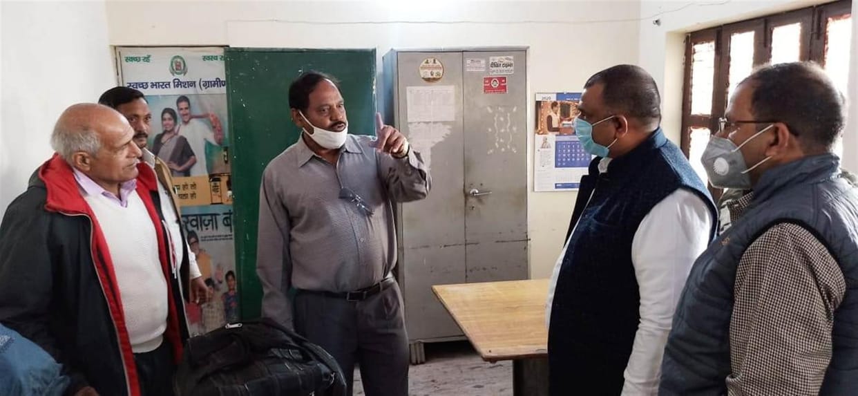 Hathras: MLC election: SDM inspects polling booth