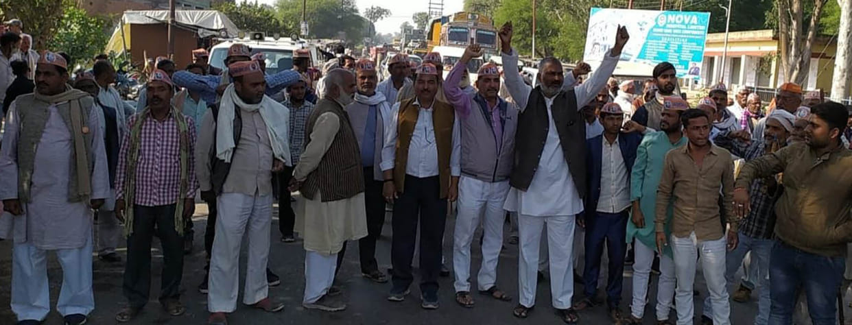 Farmers demonstrated by blocking the highway