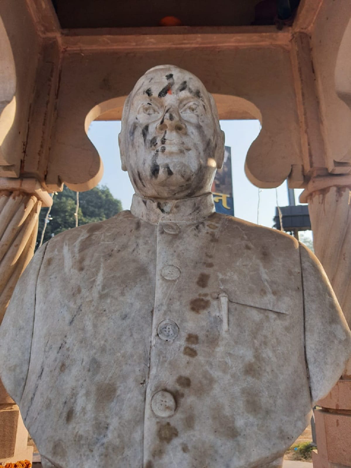 Naughty Elements Soot on statue of former PM Rajiv Gandhi Congress did the milking in varanasi