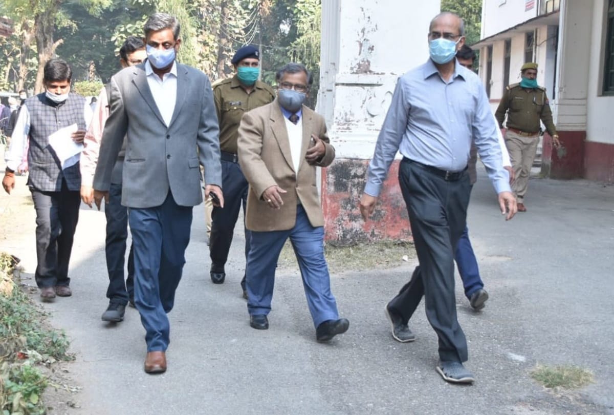 CM yogi Economic Advisor inspects DDU Gorakhpur