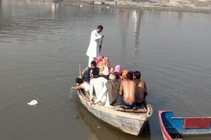 Karthik Purnima Snan 2020: Despite the police ban, thousands of devotees diped in ganga river
