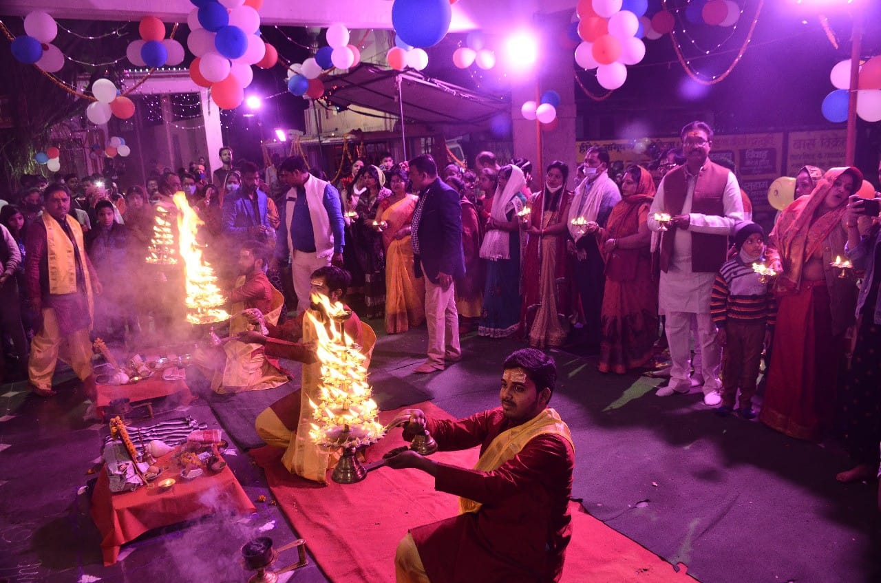 Jaunpur: Mata Shitala's shrine illuminated with 51 thousand lamps, the eyes attracted the hearts