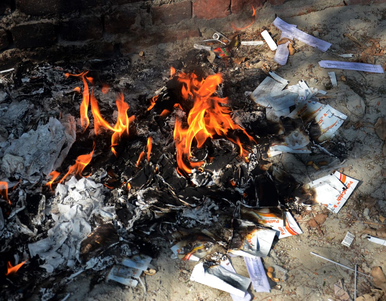 Negligence : put fire in medical waste after testing Covid-19