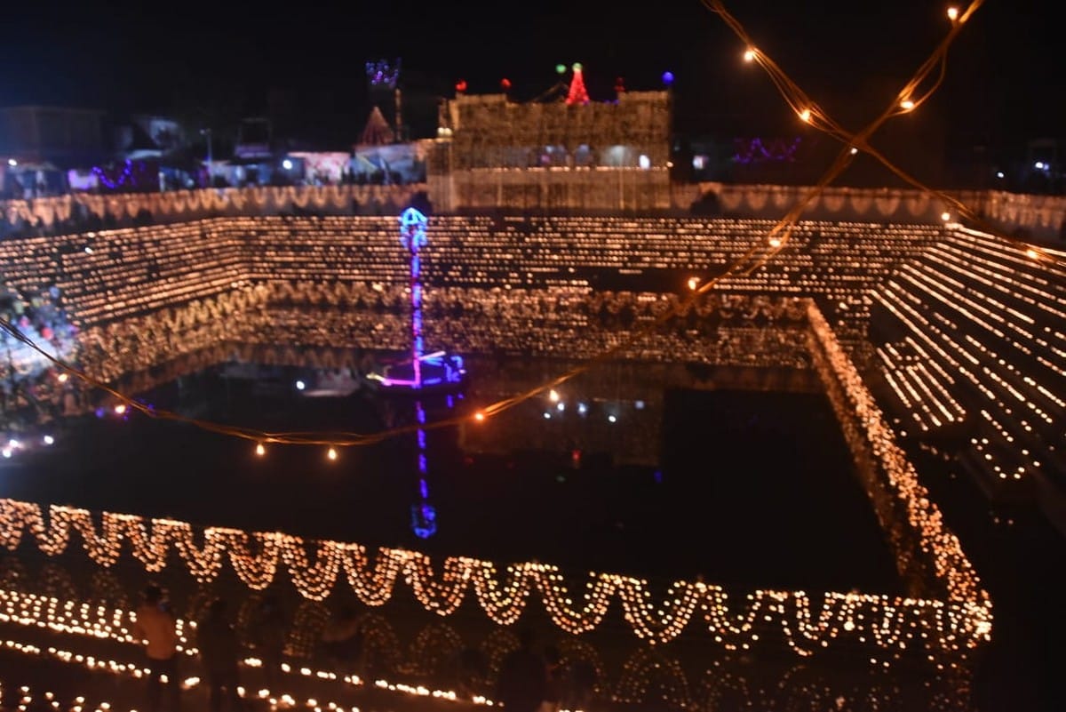 Jaunpur: Mata Shitala's shrine illuminated with 51 thousand lamps, the eyes attracted the hearts