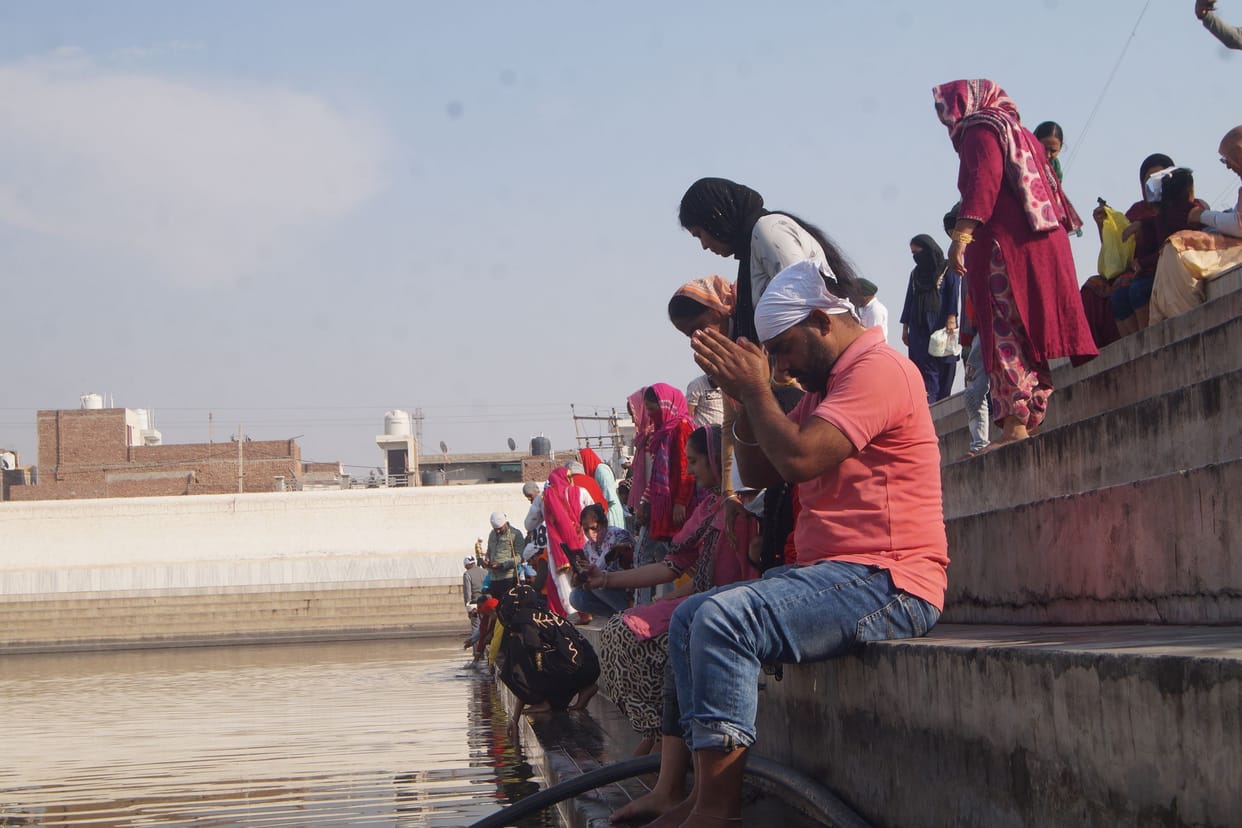 The ragi groups took the sangat by listening to the Guruvani