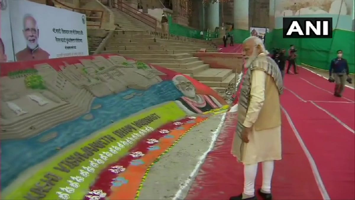PM Modi in Kashi: PM Modi lit first lamp on Dev Deepavali in varanasi worshiped at Kashi Vishwanath